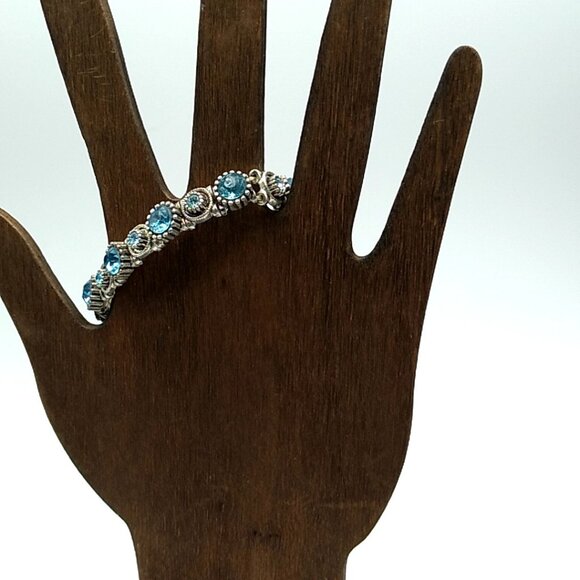 Soft Blue Faceted Crystal Glass Silver-tone Stretch Bracelet - Picture 15 of 15